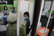 Problems persist despite Indonesia surpassing 100 million COVID-19 jabs