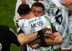 Argentina's goalkeeper Emiliano Martinez and Argentina's Lionel Messi celebrate at the end of the Conmebol 2021 Copa America football tournament semi-final match against Colombia at the Mane Garrincha Stadium in Brasilia, Brazil, on July 6, 2021. 