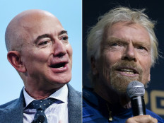  Virgin Galactic, Blue Origin face off in space tourism market 