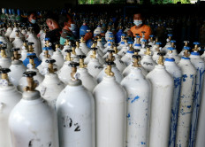 Health minister blames uneven factory distribution for oxygen shortage 