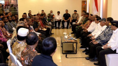 President Joko “Jokowi” Widodo (fourth right) listens to Papuan community, customary and religious figures during a dialogue in Wamena, the capital of Jayawijaya in Papua, on Oct. 28, 2019. The government has poured ample resources into developing the region of Papua, officials have said, despite an ongoing history of armed conflict and separatism that has haunted Indonesia for decades after Papuan integration.