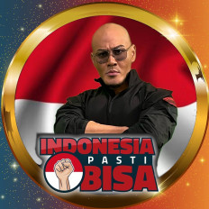 Podcaster and influencer Deddy Corbuzier poses in a picture bearing a image overlay called a “twibbon” representing Indonesia Pasti Bisa (Indonesia certainly can). He was chosen by IDX commissioner Pandu Sjahrir to be the campaign's spokesperson.