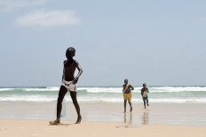 Private shores force Senegalese to cool off on 'death beaches'