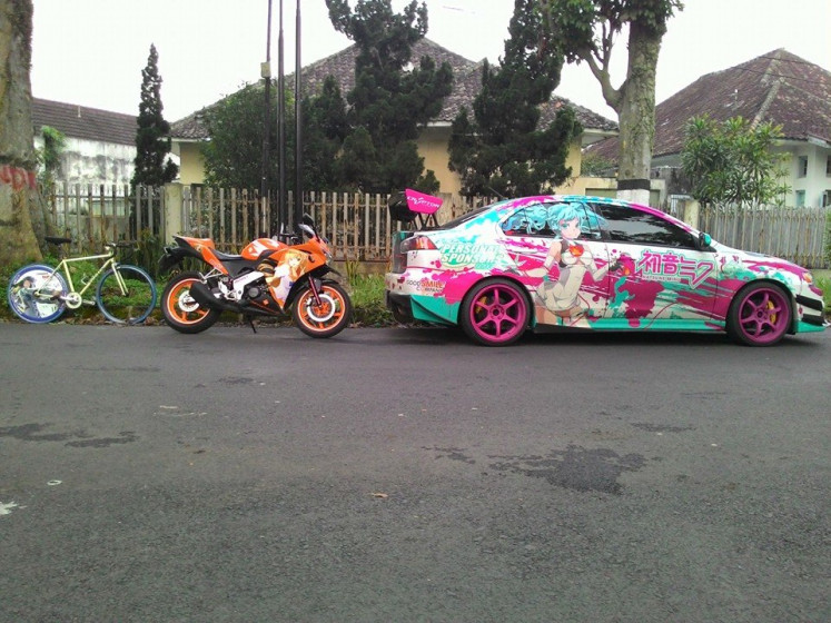 Colorful decor: Some of ITA members' vehicles. 