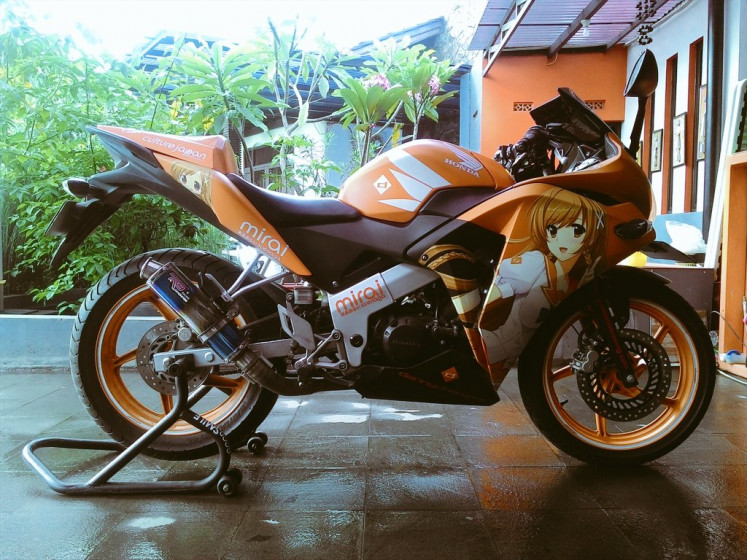 Mascot on a bike: Japanese Culture mascot Mirai Suenaga decorateds Yoel Lucky's motorbike.