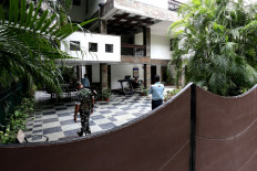 Security personnel stand guard at the residence of Sudhir Agrawal, Managing Director of the Hindi-language Dainik Bhaskar daily newspaper which was raided by Indian tax authorities, in Bhopal on July 22, 2021.