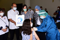 Connie Ang, CEO of Danone Indonesia (center) visits Danone employee vaccination program.