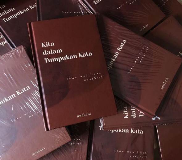 Sesakata published a book of poetry titled 'Kita Dalam Tumpukan Kata' (Us, in a Pile of Words).