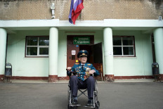 World War Two veteran Nikolay Bagayev, 102, leaves a hospital after being treated for the coronavirus disease (COVID-19) and discharged, in Korolyov, Moscow region, Russia July 22, 2021.