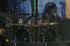 Joey Jordison performing with Slipknot at Mayhem Festival in 2008.