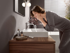 Sleek: The design of hansgrohe Vivenis faucets is inspired by waterfalls, juxtaposing modernity with delicate curves.