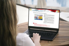 A foreign national tries to access Izin Tinggal Online, at izintinggal-online.imigrasi.go.id.