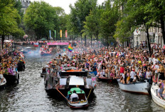 Amsterdam substitutes 'Pride Walk' for canal parade in 25th anniversary of Gay Pride