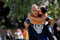 Hungarians grab their partners in nation's wife-carrying contest
