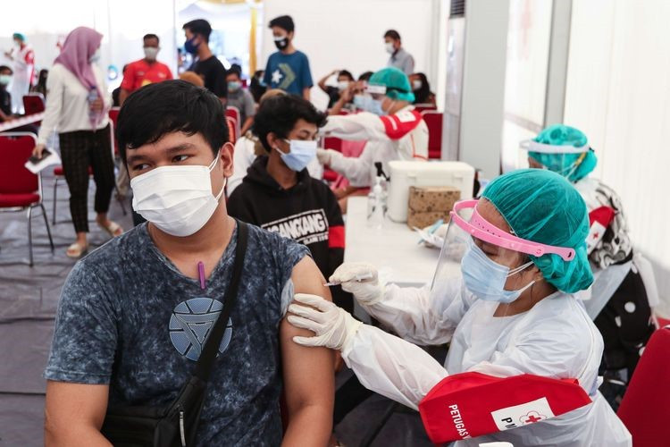 Indonesia seeks to close vaccination gap as it passes 200 million shots