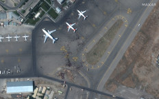 Crowds of people are seen on the tarmac at Kabul's airport in Afghanistan August 16, 2021. 