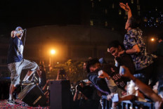 Arian Arifin (L) sings in front of a lively crowd at a Seringai show. The singer and Lawless Jakarta co-owner said that despite his many achievements, people still occasionally badmouthed him for not being masculine enough.