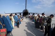 This handout photo courtesy ot the US Air Force shows US Air Force loadmasters and pilots assigned to the 816th Expeditionary Airlift Squadron, load passengers aboard a US Air Force C-17 Globemaster III in support of the Afghanistan evacuation at Hamid Karzai International Airport (HKIA), Afghanistan,, August 24, 2021. Afghans on August 25, hurried to escape Taliban rule, but Western officials said the group had made assurances that some evacuations would be permitted after next week's US withdrawal deadline. 