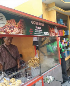 Thanks to 'oncom': Imanuddin, or Iman, can live comfortably after years of selling his specialty snack, 'oncom'.