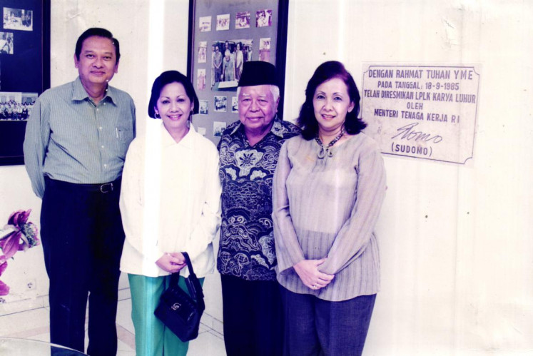 Tri Astuti (second left) poses with her husband, Prof. DR.Dr. Sanarto (left), and former manpower and transmigration minister Sudomo. (Personal Collection/Courtesy of Wahyu Aditya)