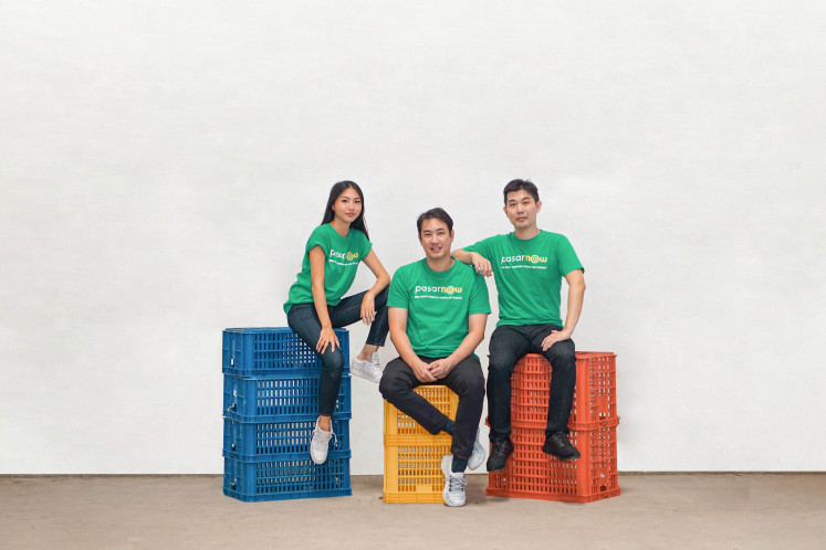 E-groceries start-up Pasarnow chief marketing officer Cindy Ozzie (left), chief executive officer James Rijanto (center), and chief technology officer (right).