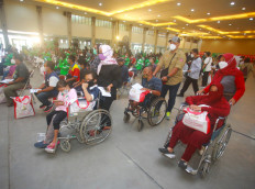 People with disabilities wait for their turn to be vaccinated at Grab Vaccine Center Yogyakarta. 