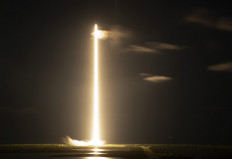 A long exposure shows the SpaceX Falcon 9 rocket with Crew Dragon capsule as it flies into orbit after lifting off from launch Pad 39A at NASA’s Kennedy Space Center for the first completely private mission to fly into orbit on September 15, 2021 in Cape Canaveral, Florida. SpaceX is flying four private citizens into space on a three-day mission. 