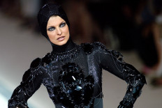  Model Evangelista says fat-reduction left her deformed 