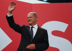 German Finance Minister, Vice-Chancellor and the Social Democrats (SPD) candidate for Chancellor Olaf Scholz waves at the Social Democrats (SPD) headquarters after the estimates were broadcast on TV, in Berlin on September 26, 2021 after the German general elections. 