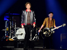  Start me up: Rolling Stones superfan jumps as US travel ban ends 