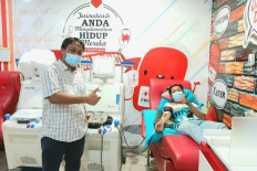 A good example: Doctor Sriyanto, a surgeon, poses with a COVID-19 survivor who had just donated his blood through a convalescent donor program held at the Surakarta Red Cross headquarters. 