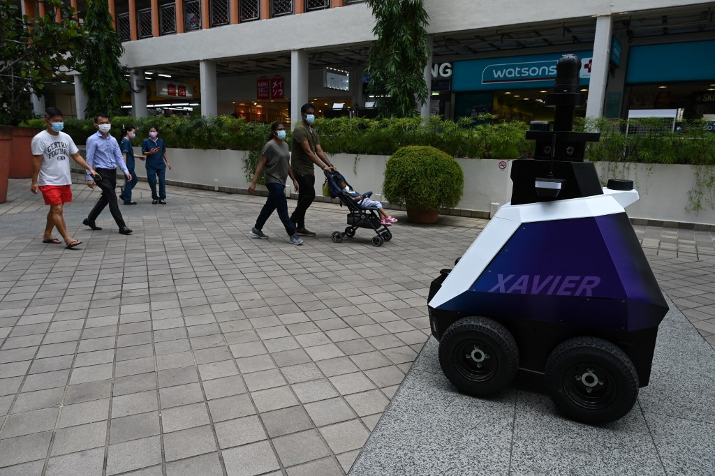 Singapore patrol robots stoke fears of surveillance state - Science ...