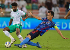 Japan's defender Maya Yoshida (right) vies for the ball with Saudi's midfielder Sami al-Najei during the 2022 Qatar World Cup Asian Qualifiers football match between Saudi Arabia and Japan, at the King Abdullah Sport City Stadium in Jeddah, on October 7, 2021. 