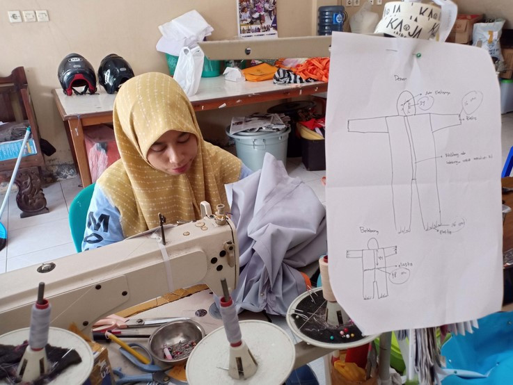 Yaurohmi Fauzanah, an employee of Santishop Manufacture Indonesia UKM, makes a hazmat suit in Bantul on March 28. The protective gear will be distributed for free to hospitals.
