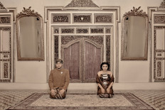 Preparations: Kevin Pradana (front) and Marsya Yasmina (back) take a pre-wedding picture in Javanese traditional dress. (Courtesy of Kevin Pradana) 