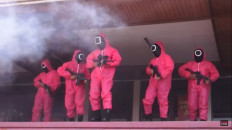 'Squid Game' soldiers ‘entertain’ CPNS test participants