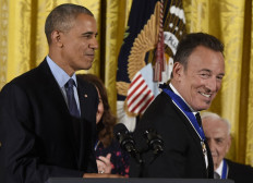 'You want me to do what?' How buddies Bruce and Barack made a podcast