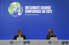 Britain's COP26 President Alok Sharma (left) attends a joint press conference during the COP26 UN Climate Change Conference in Glasgow, Scotland on October 31, 2021, on the first day of the conference. COP26, running from Sunday to November 12 in Glasgow will be the biggest climate conference since the 2015 Paris summit and is seen as crucial in setting worldwide emission targets to slow global warming, as well as firming up other key commitments.