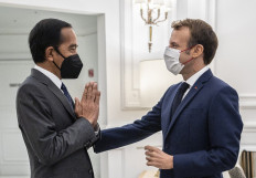 Meet and greet: French President Emmanuel Macron (right) and President Joko “Jokowi” Widodo greet during a meeting at the Royal Splendid Hotel in Rome, on Oct. 30, 2021, as part of the G20 summit. 