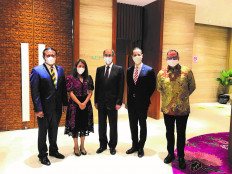 (Left to right) Vice Chairman of Commission VI of DPR RI, Gde Sumarjaya Linggih, Member of Commission VI, Sondang Tampubolon, Ambassador Kurt Kunz, Deputy Head of Mission Philippe Strub and Chairman of SwissCham Indonesia, Chris Bendl.