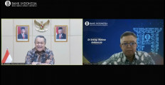 Bank Indonesia (BI) Governor Perry Warjiyo (left) and BI spokesman Erwin Haryanto meet journalists online on Oct. 22, 2021.