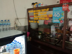 Crystal clear: "Sop B1", the code name for dog meat soup, is written on the glass display of a Batak eatery in Jakarta. (JP/Radhiyya Indra)