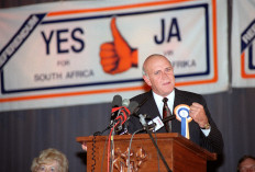 In this file photo taken on March 13, 1992 Souh African President Frederik Willem de Klerk clenches his fist as he addresses a packed hall of mostly students at the normal teachers' training college in Pretoria during his referendum rally. FW de Klerk, South Africa's last white president, has died aged 85, his foundation announced on November 11, 2021.