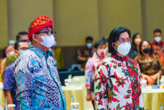 Finance Minister Sri Mulyani Indrawati (right) and Taxation Director General Suryo Utomo promote the new Harmonized Tax Law to the public and business associations in Nusa Dua, Bali on Nov. 19, 2021.