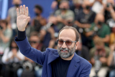 Iran's Farhadi threatens not to represent Iran at Oscars