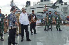 Top officials head to Natuna to bolster frontier