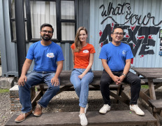 GajiGesa founders Vidit Agarwal (left) and Martyna Malinowska (center) pose for a photo with the company’s Indonesia general manager, Ade Yuandah Saragih.