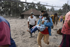 Residents of Sumber Wuluh, Lumajang, East Jawa, run to safety after Mount Semeru erupts on Dec. 4, 2021.