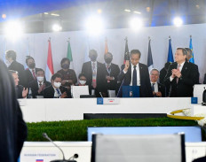 President Joko “Jokowi” Widodo accepts the G20 presidency from Italian PM Draghi at the Group of 20 (G20) Summit in Rome.
