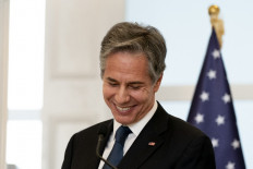 US Secretary of State Antony Blinken smiles during a joint news conference with Senegalese Foreign Minister at the Ministry of Foreign Affairs in Dakar on November 20, 2021, as part of Blinken's five day trip to Kenya, Nigeria, and Senegal. 